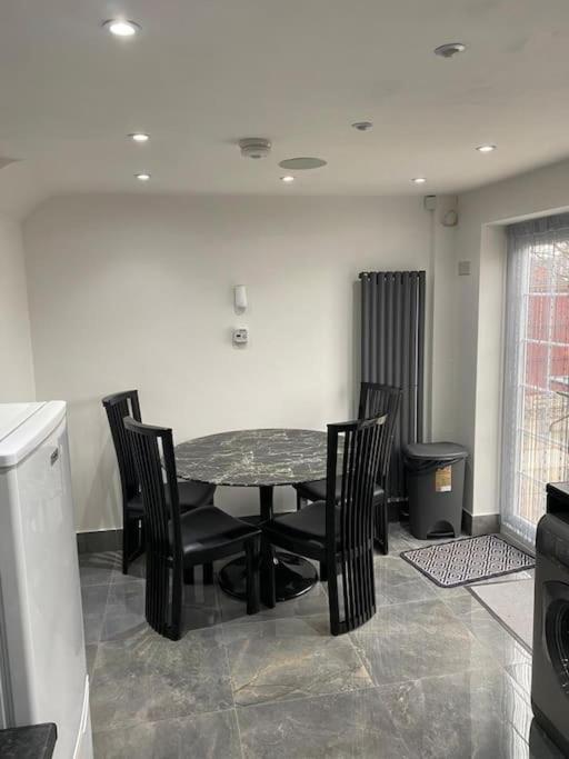 הוילה ליברפול 2 Bed House Sleeps 4-5 מראה חיצוני תמונה