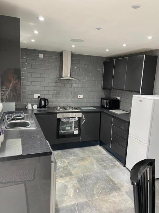 הוילה ליברפול 2 Bed House Sleeps 4-5 מראה חיצוני תמונה